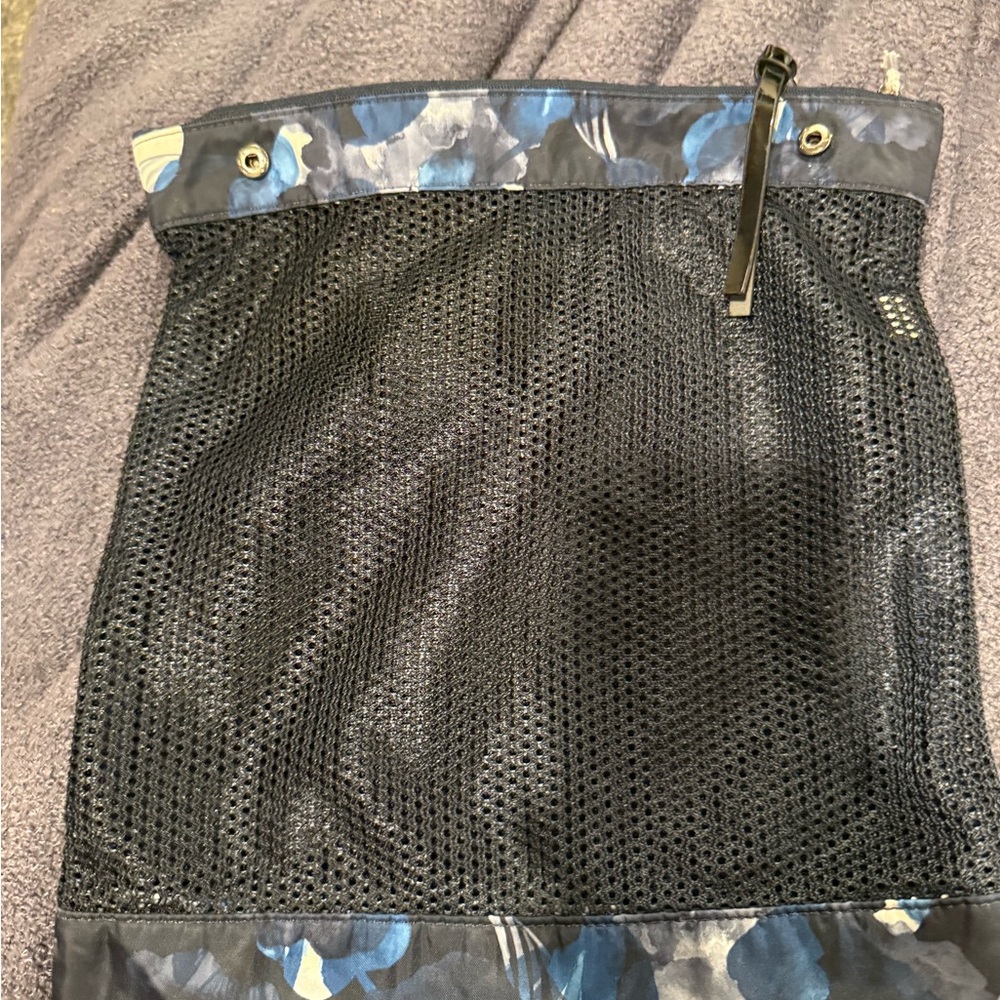 Lululemon Black Mesh Gym Tote with Blue Camo Trim - Picture 2 of 3